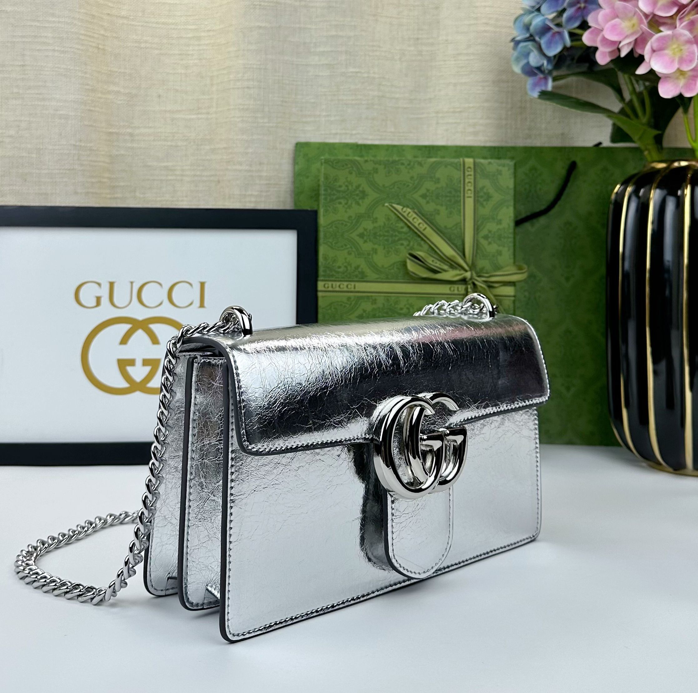 グッチ Marmont チェーンショルダーバッグ｜28×16×8cm｜双Gブロンズ金具×南アフリカ輸入レザー｜構造化シルエット×フラップ封口で叶える超百搭実用美