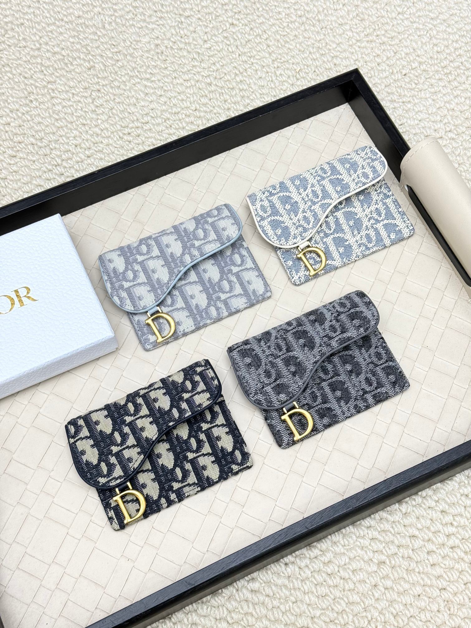 ディオール 新作サドルカードケース｜3卡槽＋コインケース付き｜レトロクラシック×ゴールドDロゴ