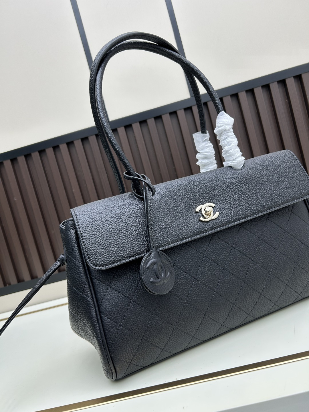 シャネル 26SSランウェイコレクション トーゴレザートートバッグ｜ダブルCロゴ｜32×10×21cm｜通勤・カジュアル両用