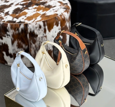 セリーヌ 25ss新作 LuLu Bag｜ふんわりミルク色の柔らかさ｜手提ち/斜め掛け2WAY｜キュート×実用の万能バッグ｜24×21×5cm｜5色展開（モノグラム/ブラウン/ホワイト/ブラック/ブルー）