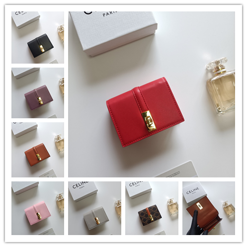 CELINE 新作 TRIOMPHE フリップカードケース｜クラシックモノグラム×平織スエード内装 回転ロック留め 10.5×8.5×3cm