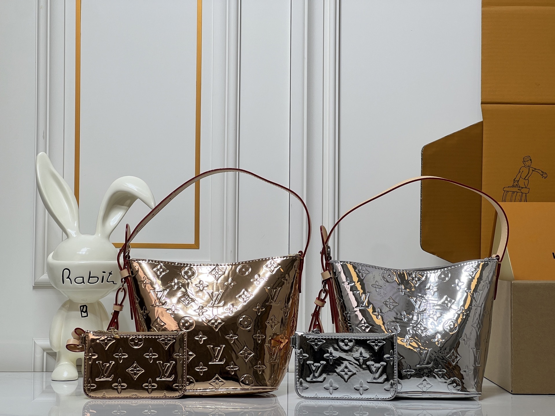 ルイ・ヴィトン「オール・イン BB モノグラム」：牛革×光沢メタルの洗練デザイン、伝統のトラベルスピリットと多機能性を融合