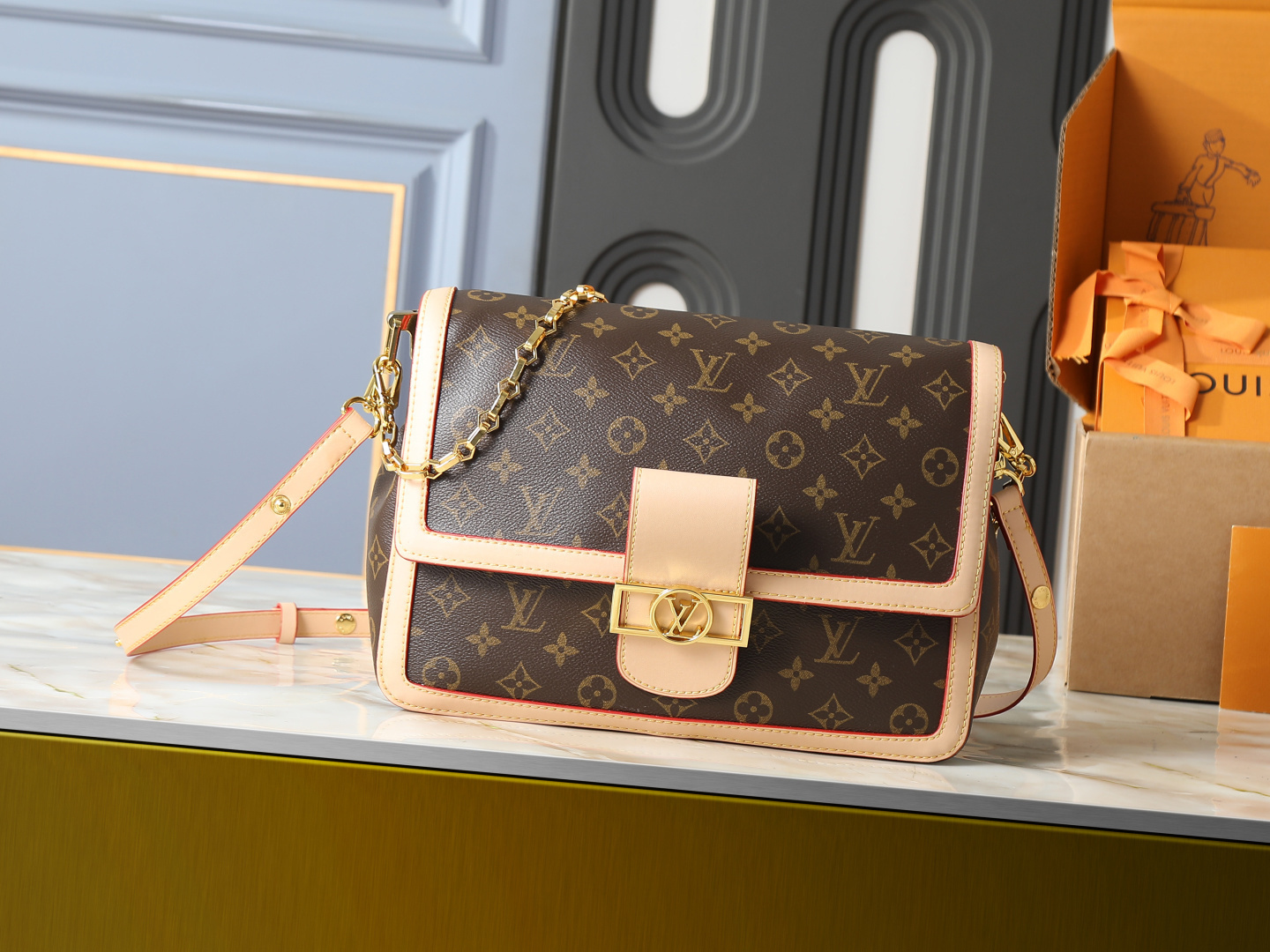 ルイ・ヴィトン「ドーフィン ソフト GM 2024SS モノグラム帆布」：1976年の伝統を継ぐ柔らかなシルエット、秀場デビューの限定モデル