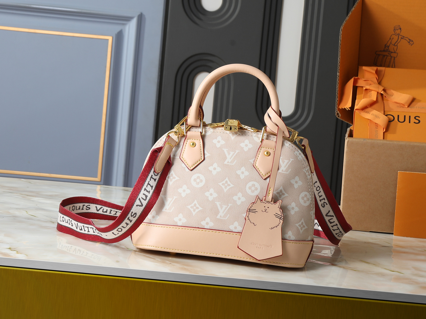 ルイ・ヴィトン × グレース・コディントン「アルマ BB トラベルズ ウィズ グレース・コディントン」：遊び心あふれるミャウグラム柄、猫愛好家へのオマージュ