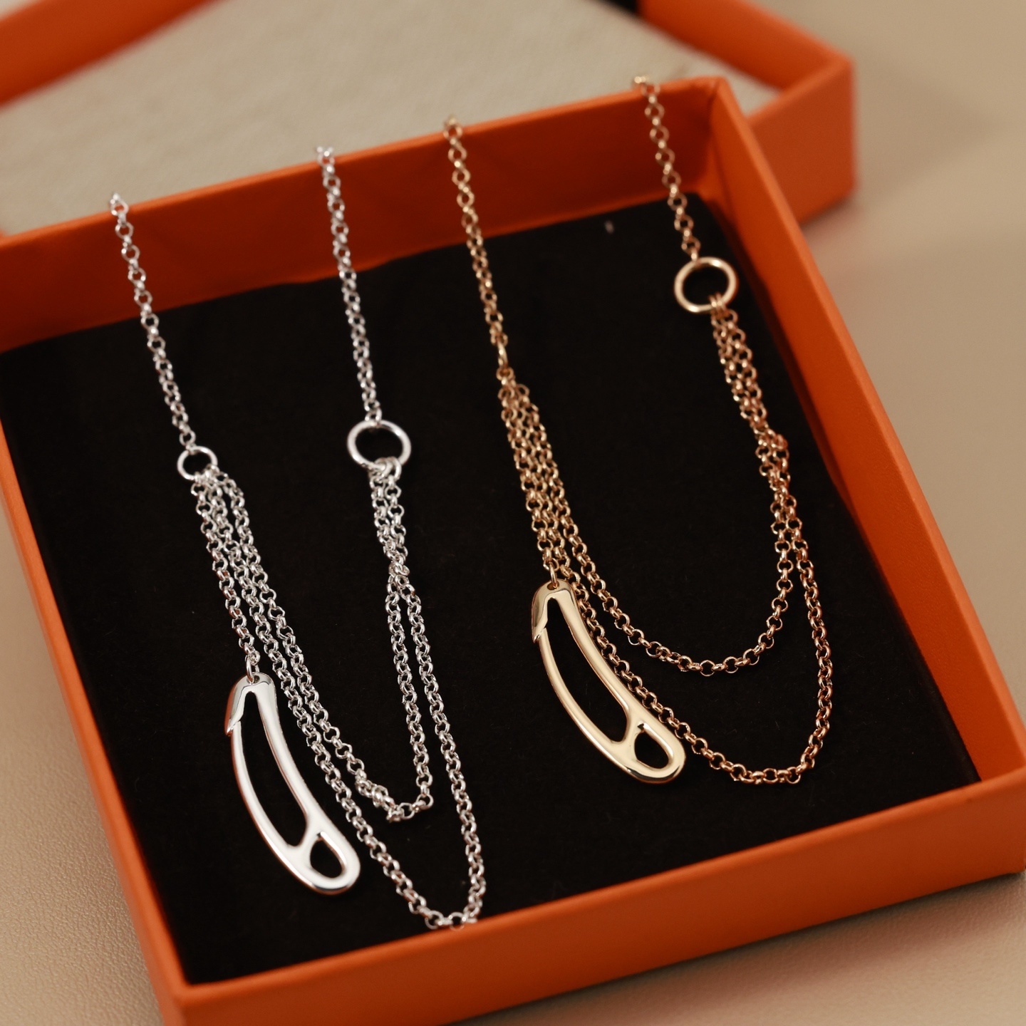 大人気】エルメス ブローチ ネックレス 女神モデル 18Kメッキ 高品質 ロゴ入り