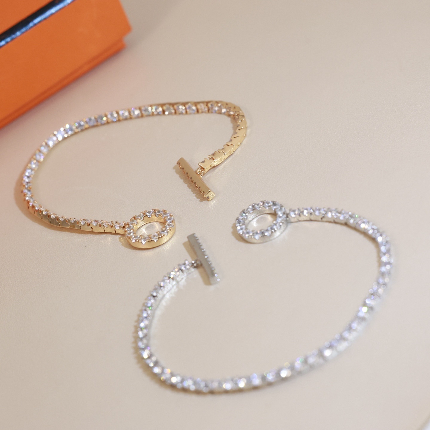 【エルメス風】O型 ブレスレット 回転式Hロゴ ローズゴールド/ホワイトゴールド 高級感 メタル アクセ