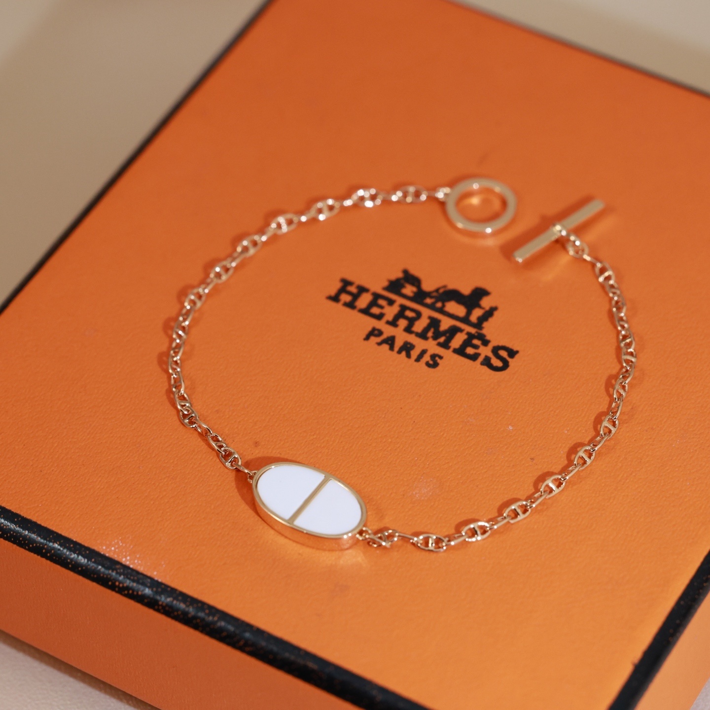 エルメス風 ピッグノーズ ブレスレット 18K厚メッキ 高級メタル エレガント 超人気 定番