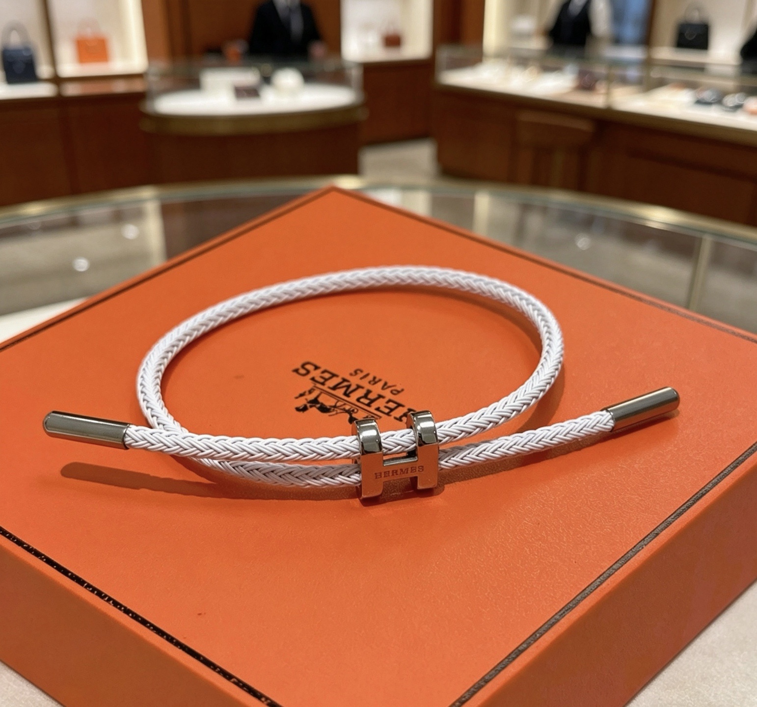 Hermès エルメス】究極のハイエンドカスタム ブレスレット ｜職人の手仕事が光る｜18Kメッキ加工｜セレブ・女神たちが愛用する運命の一品