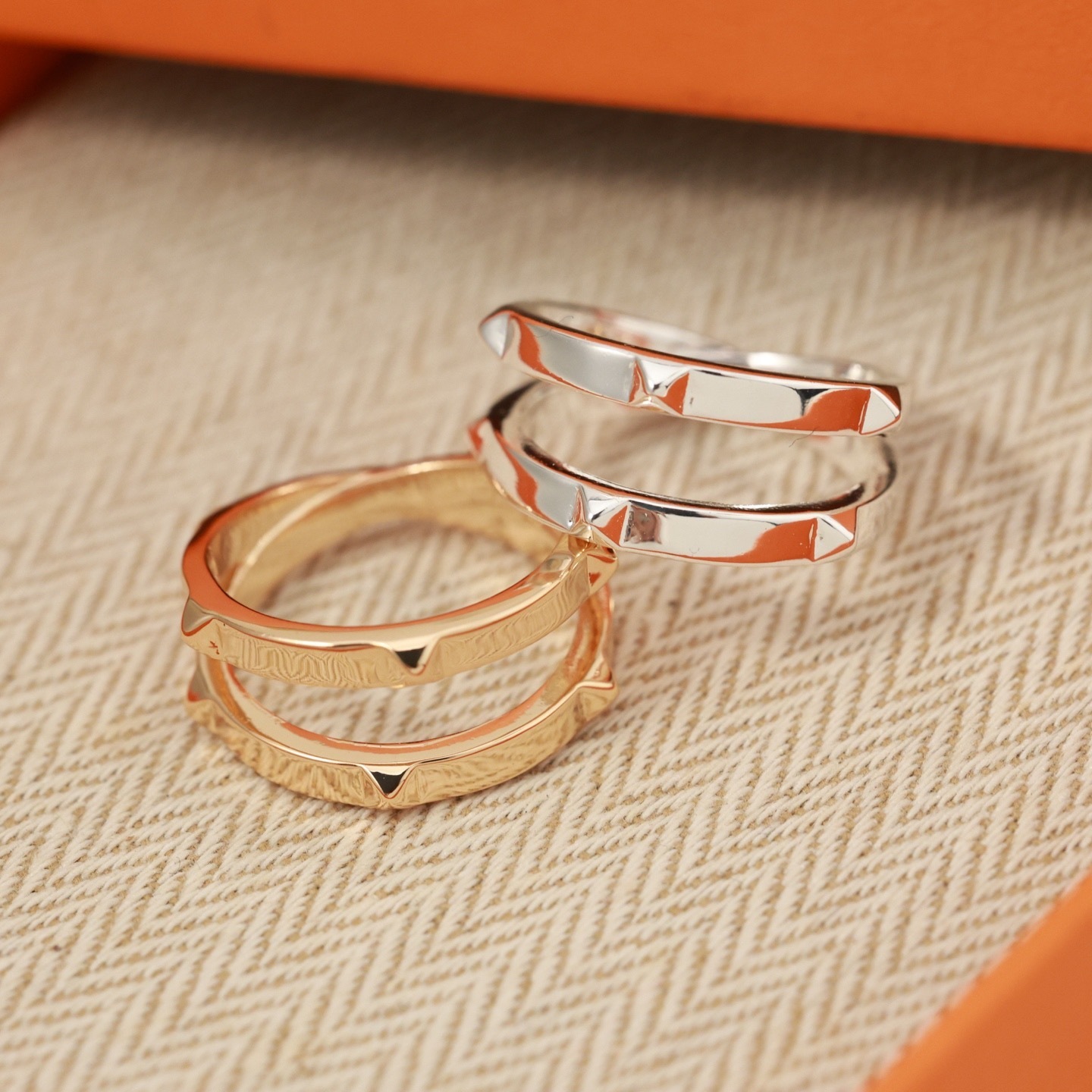 【Hermès エルメス】W字重ねピッグノーズ リング ｜高級真鍮＆18Kメッキ加工｜圧倒的な存在感｜Size 6/7/8