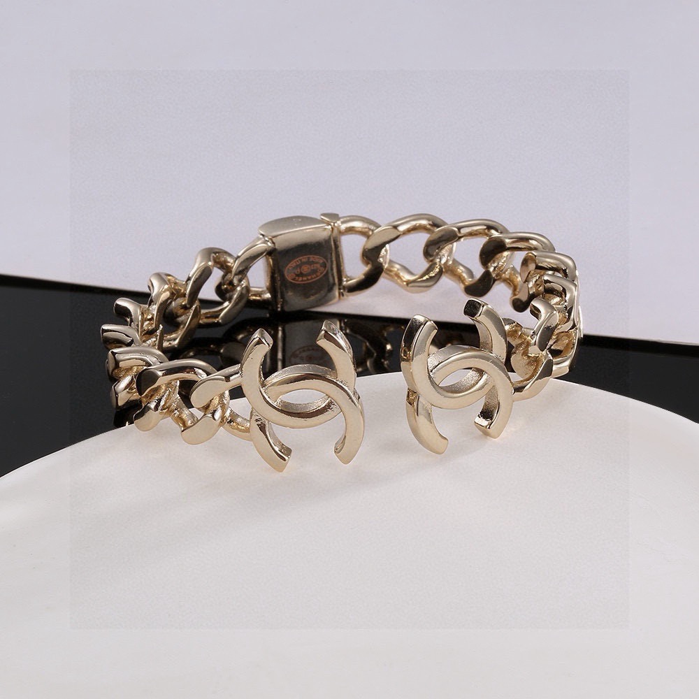 【CHANEL】シャネル ブレスレット 新作 ダブルC ゴールド ヘビー級 高級感 エレガント レディース