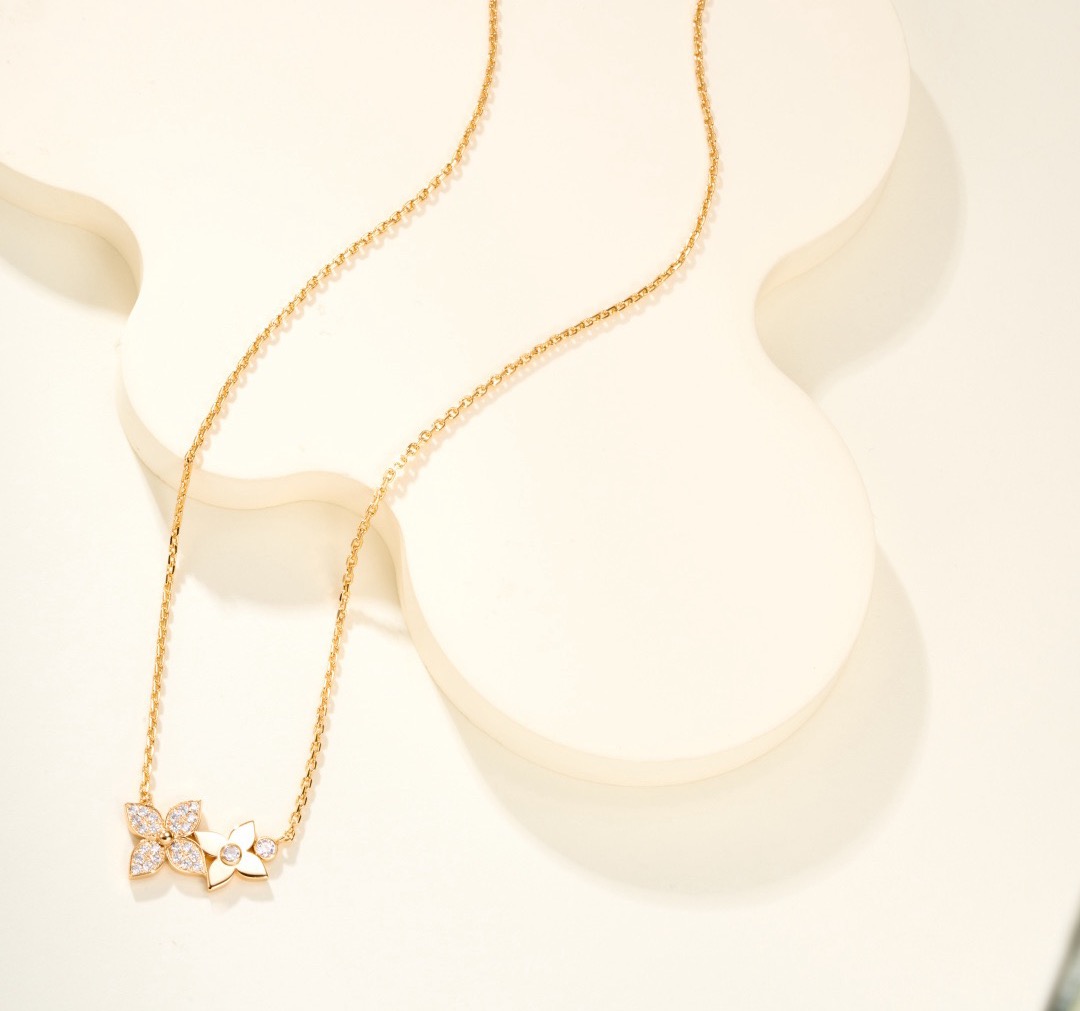 【LOUIS VUITTON】ルイ・ヴィトン ネックレス クローバー ゴールド 芸能人愛用 定番 レディース