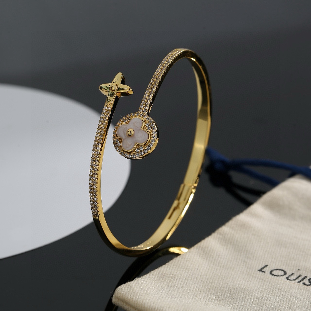 【LOUIS VUITTON】ルイ・ヴィトン ブレスレット ツイグ クローバー シンプル 定番 ゴールド レディース