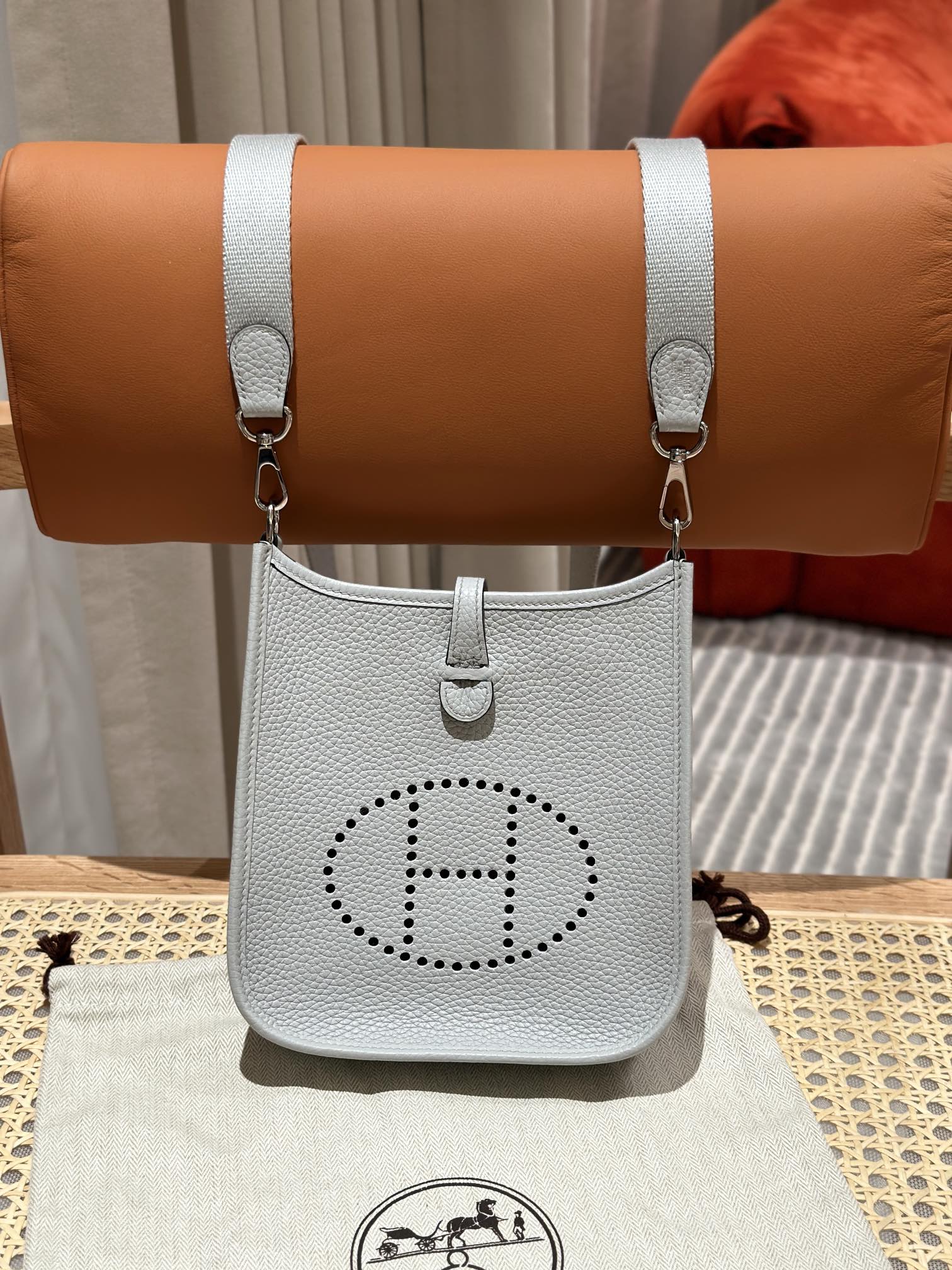 ✨HERMÈS ミニ・エヴリーヌ サングラルブルー ～中世写本の神秘を宿す至高の青～