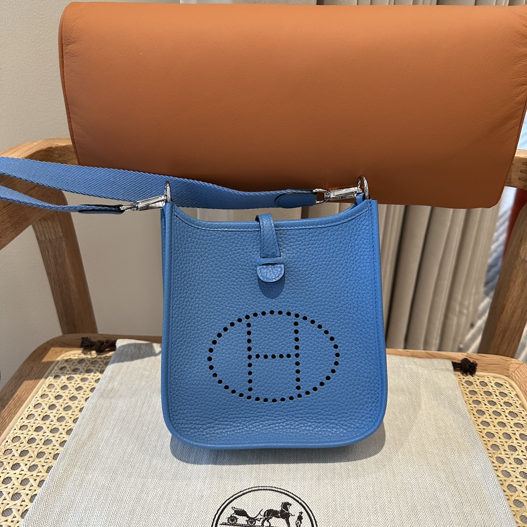 ✨HERMÈS ミニ・エヴリーヌ パラダイスブルー ～地中海の空を閉じ込めた奇跡のトーン～