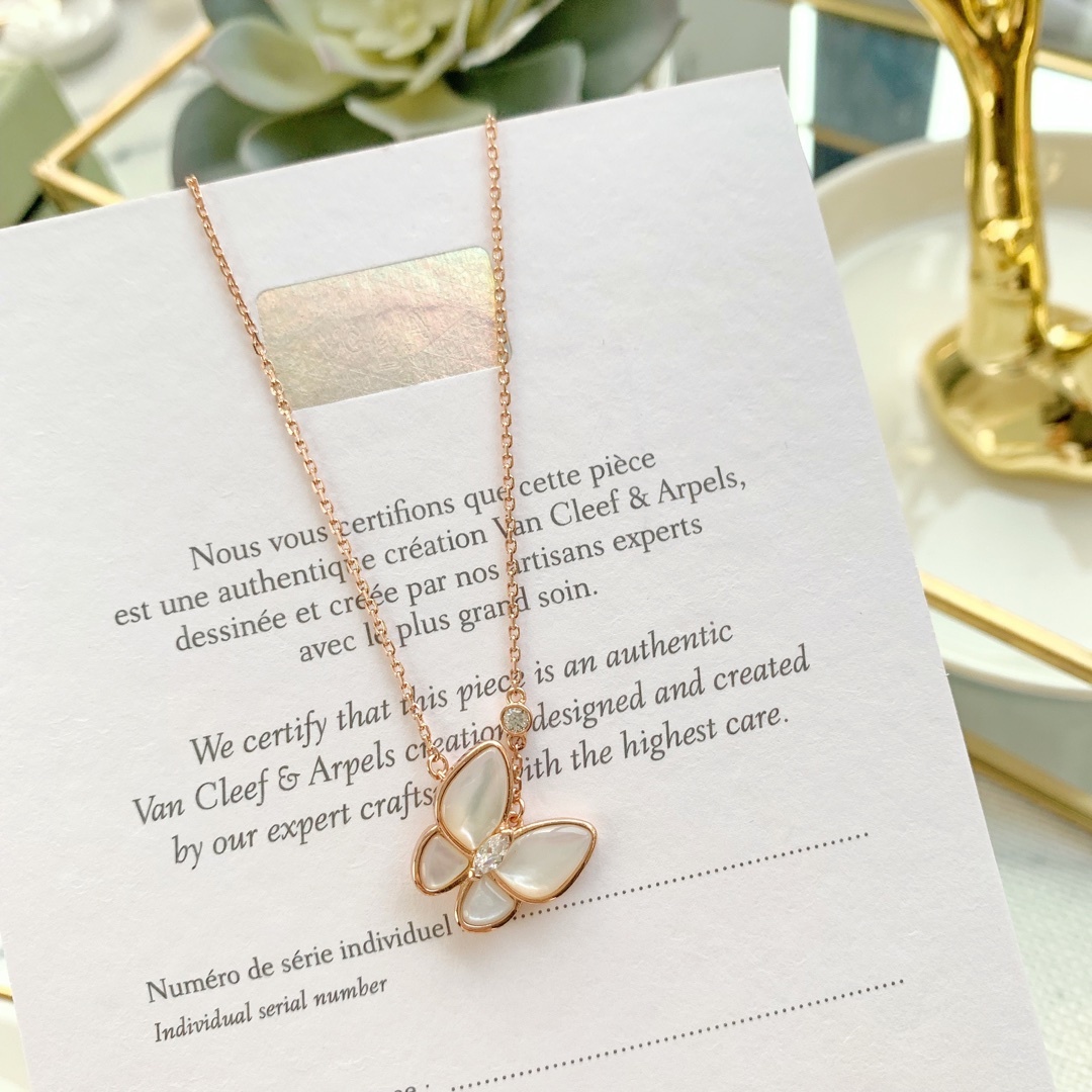 【Van Cleef & Arpels】トゥー バタフライ ネックレス｜天然白マザーオブパール×四つ葉モチーフ