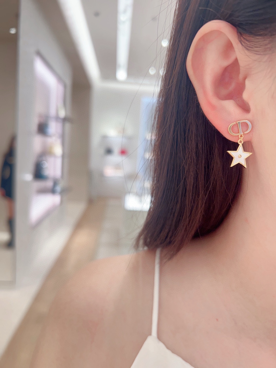 【ディオール】Dior 26クルーズ新作 ピアス｜CDロゴ×クローバー×スター マザーオブパール シェル ジュエリー レディース プレゼント