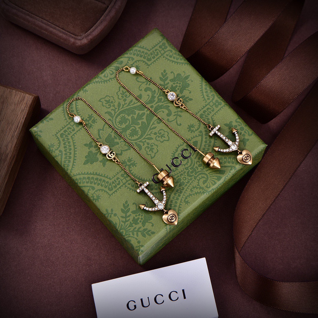 【GUCCI グッチ】シグネチャーロゴ イヤーカフス／イヤーワイヤー｜正規品同等の極細ディテール｜コーディネートのアクセントに最適