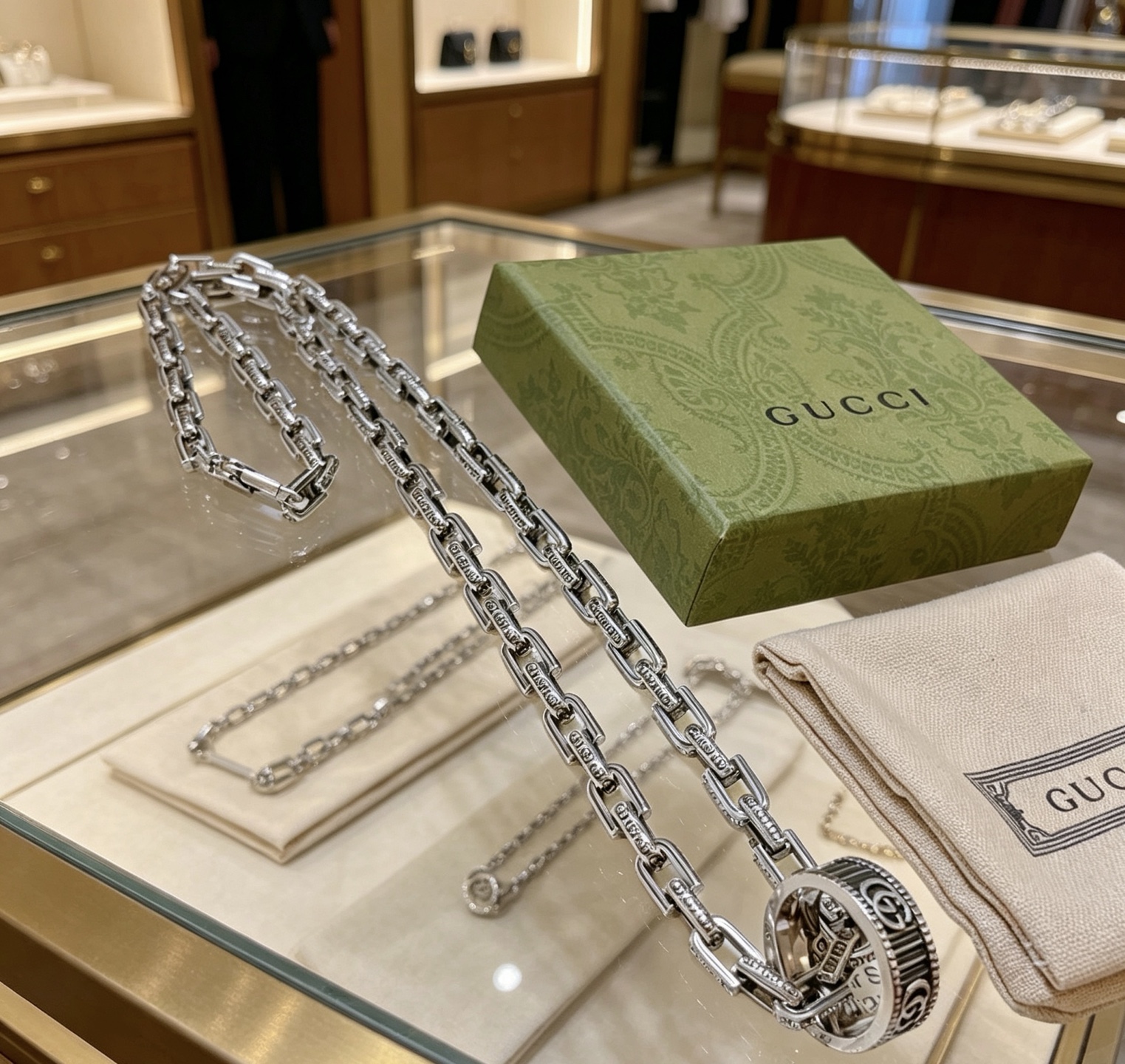 【GUCCI グッチ】アンガー・フォレスト ダブルG ネックレス｜希少なアンティーク加工（艶消し）｜スターも愛用のロングセラー