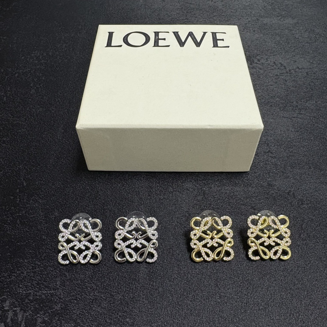【LOEWE ロエベ】アナグラム スタッド＆フープ イヤリング｜半石付きスクエア＆立体ミラード加工｜シーンを選ばない万能モデル