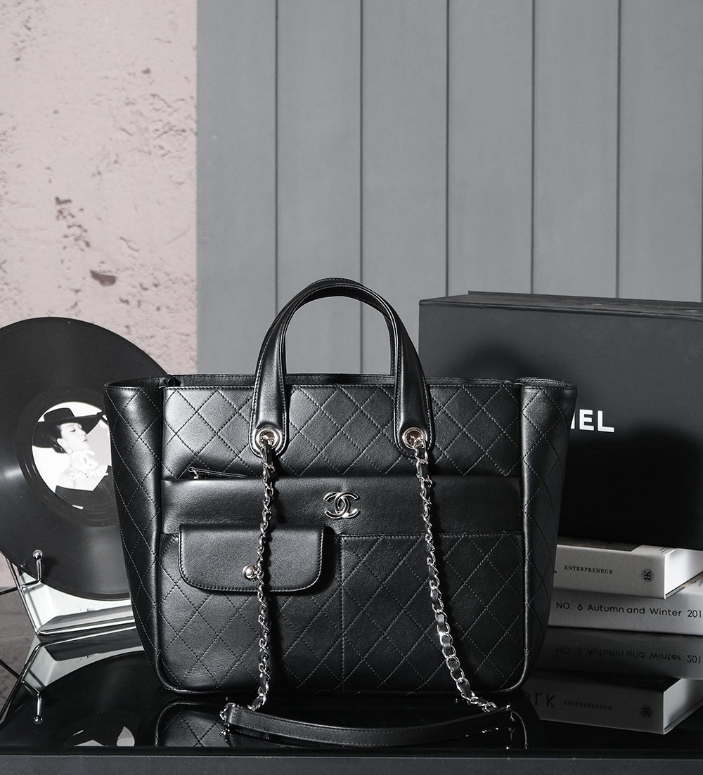 シャネル ブラック＆シルバー 空港用トートバッグ​​ 【37×26×14cm 多機能ジップ付きショッピングバッグ】