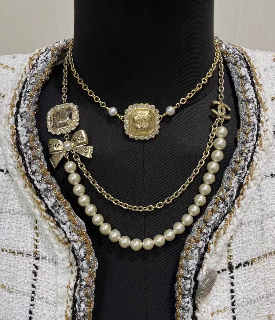 【CHANEL シャネル】パール＆リボン ダブルレイヤーネックレス｜エレガントとモダンの融合が光る注目モデル