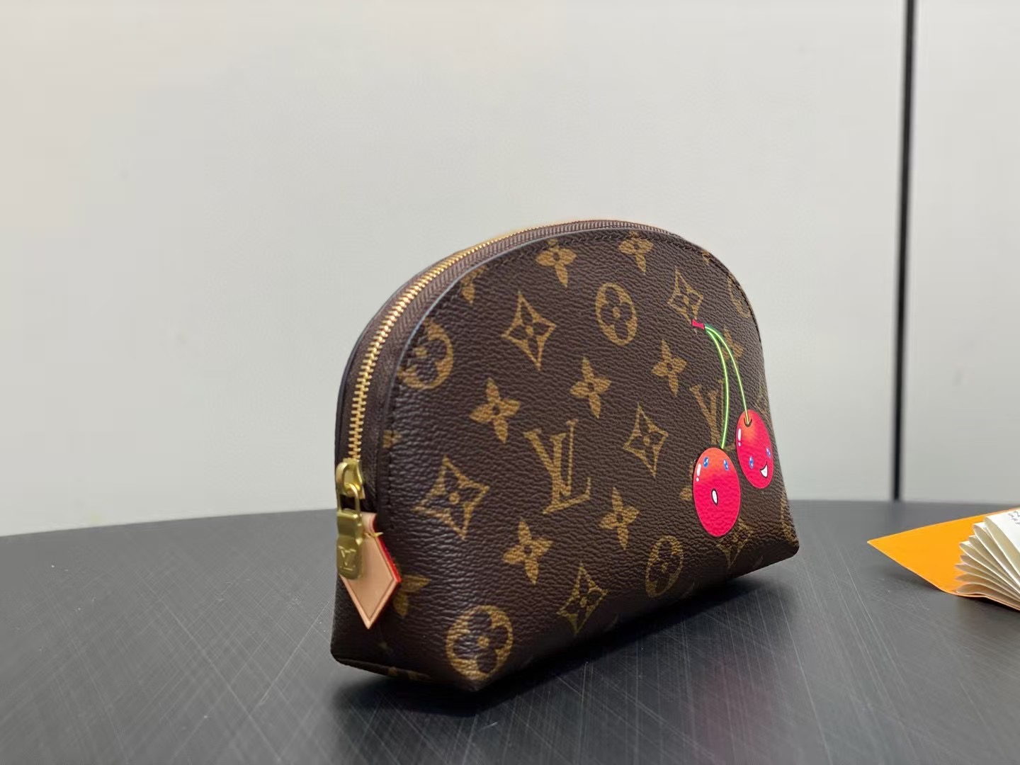 LOUIS VUITTON ポシェット コスメティック