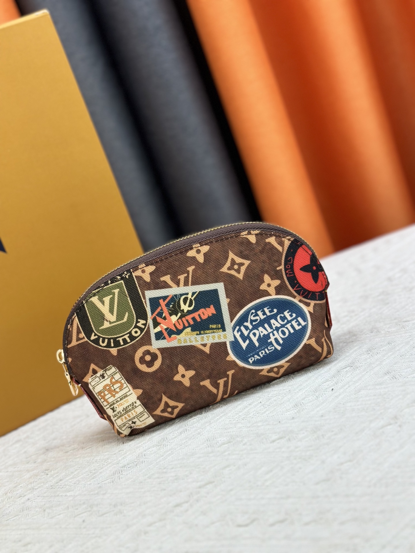 LOUIS VUITTON Pochette Cosmétique
