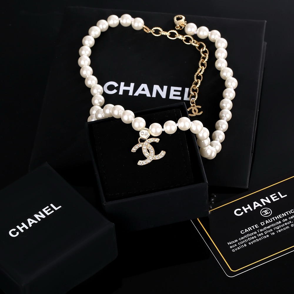 【CHANEL インスパイア】パール＆クリスタル ネックレス｜ダブルC ガラス玉 マット金具 真鍮製 個性派アクセ