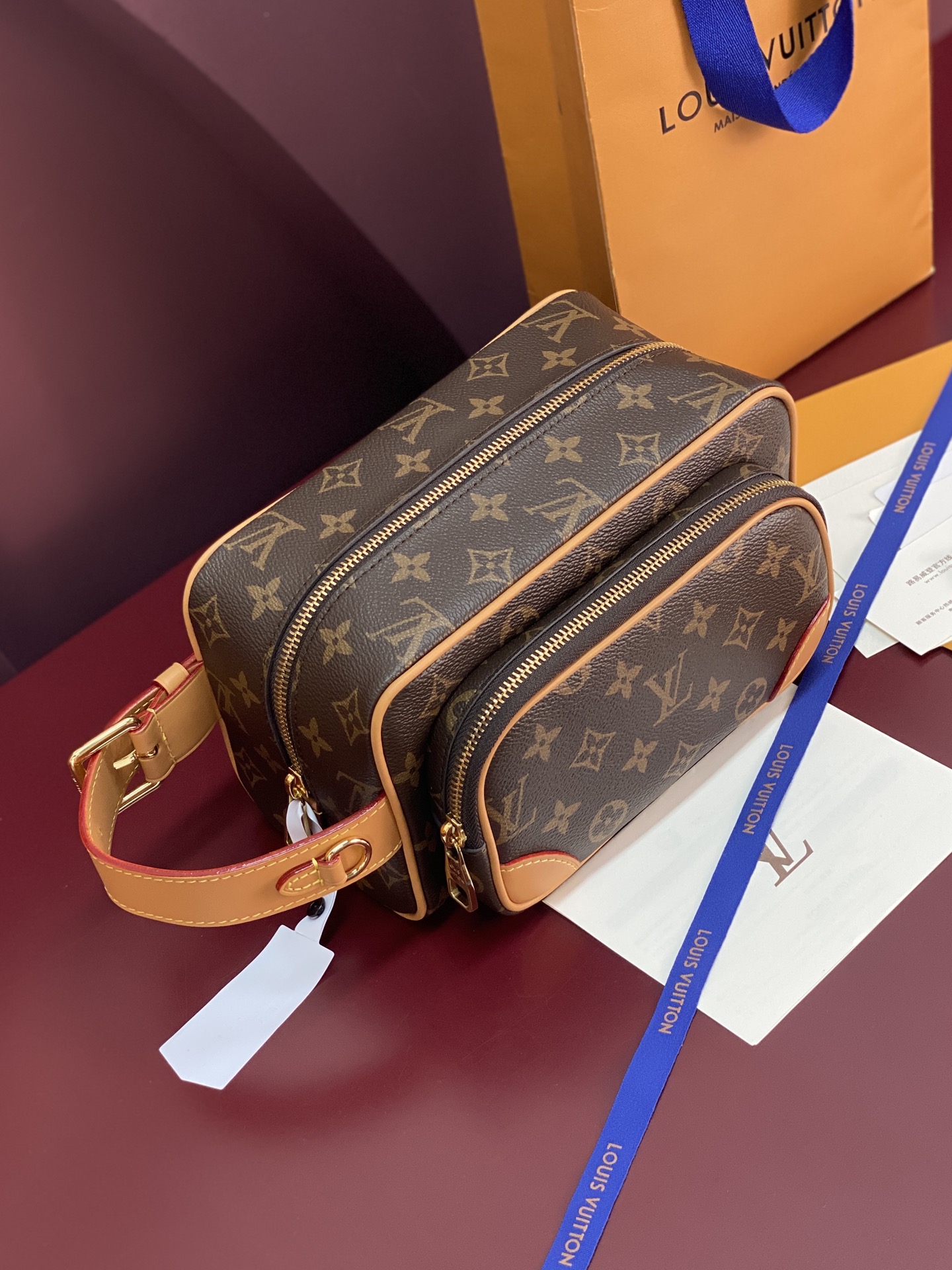 LV ロッカー ドップキット カーゴ｜ヴィンテージ感あふれるモノグラム帆布✨ エイジングレザーが映える最強の収納力♡