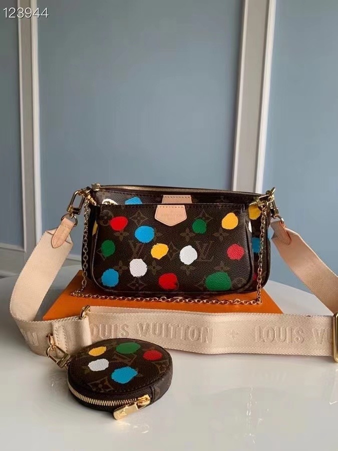 【2024-25 A/Wコレクション】ルイ・ヴィトン Multi Pochette Accessories 三部作：モノグラムコーティング帆布×3WAYキャリング、D形環付き可拆卸チェーンで「一つのバッグ、千の表情」