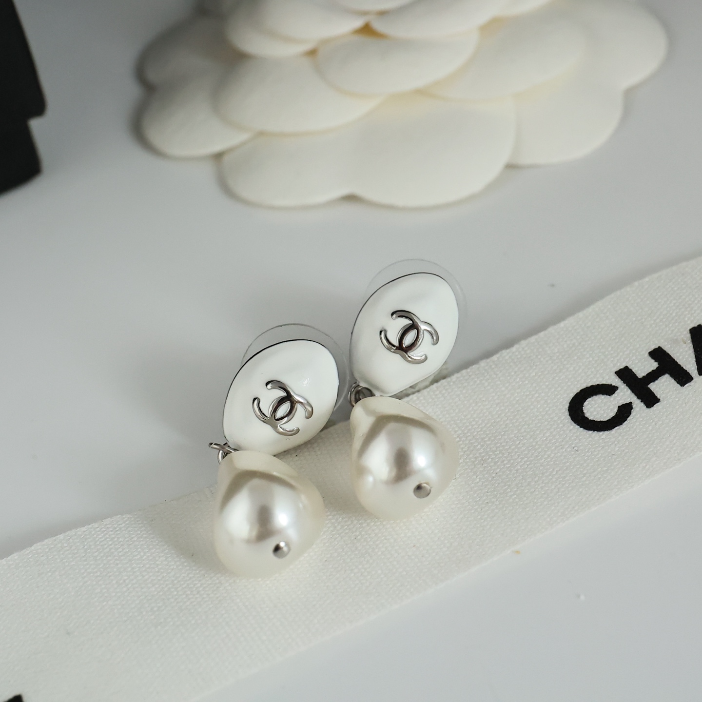 シャネル 26B ピアス ✨ ダブルC バロックパール ティアドロップ イヤリング 不定形パール シルバー