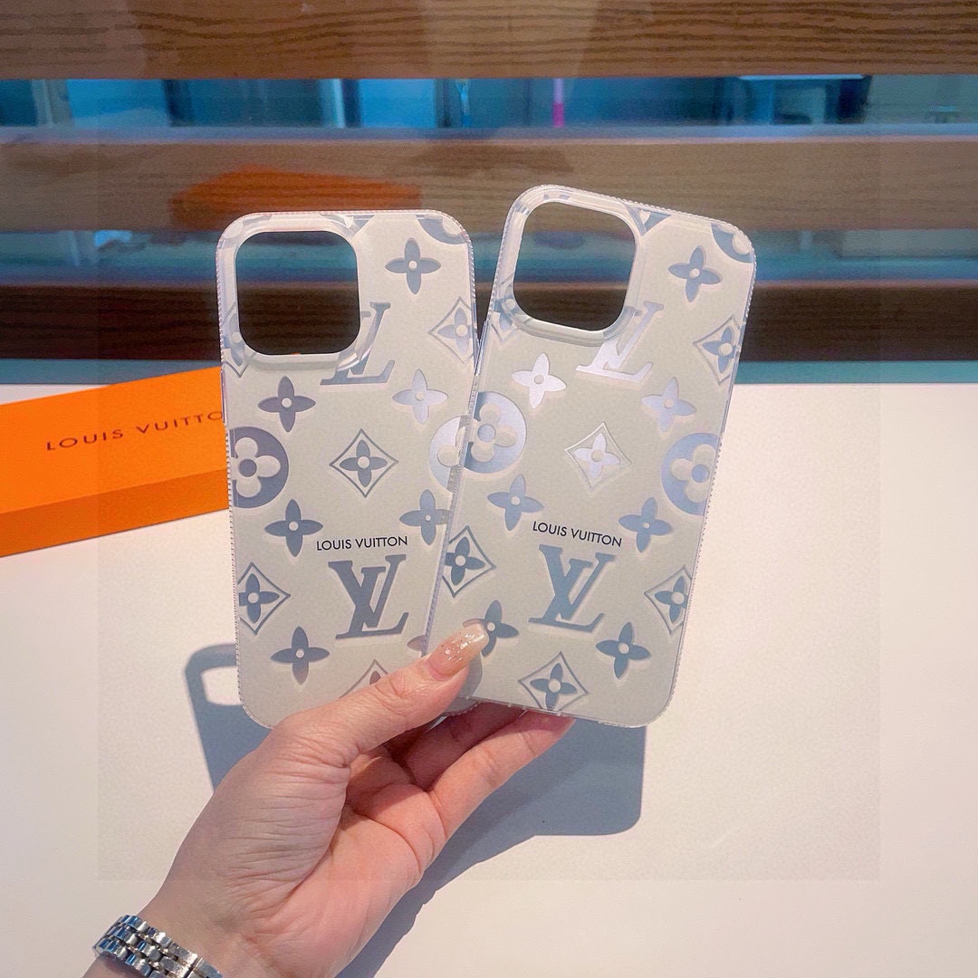 🎁 ​​【ルイ・ヴィトン正規品】2025年秋冬新作「メタリックシルバーコレクション」スマホケース