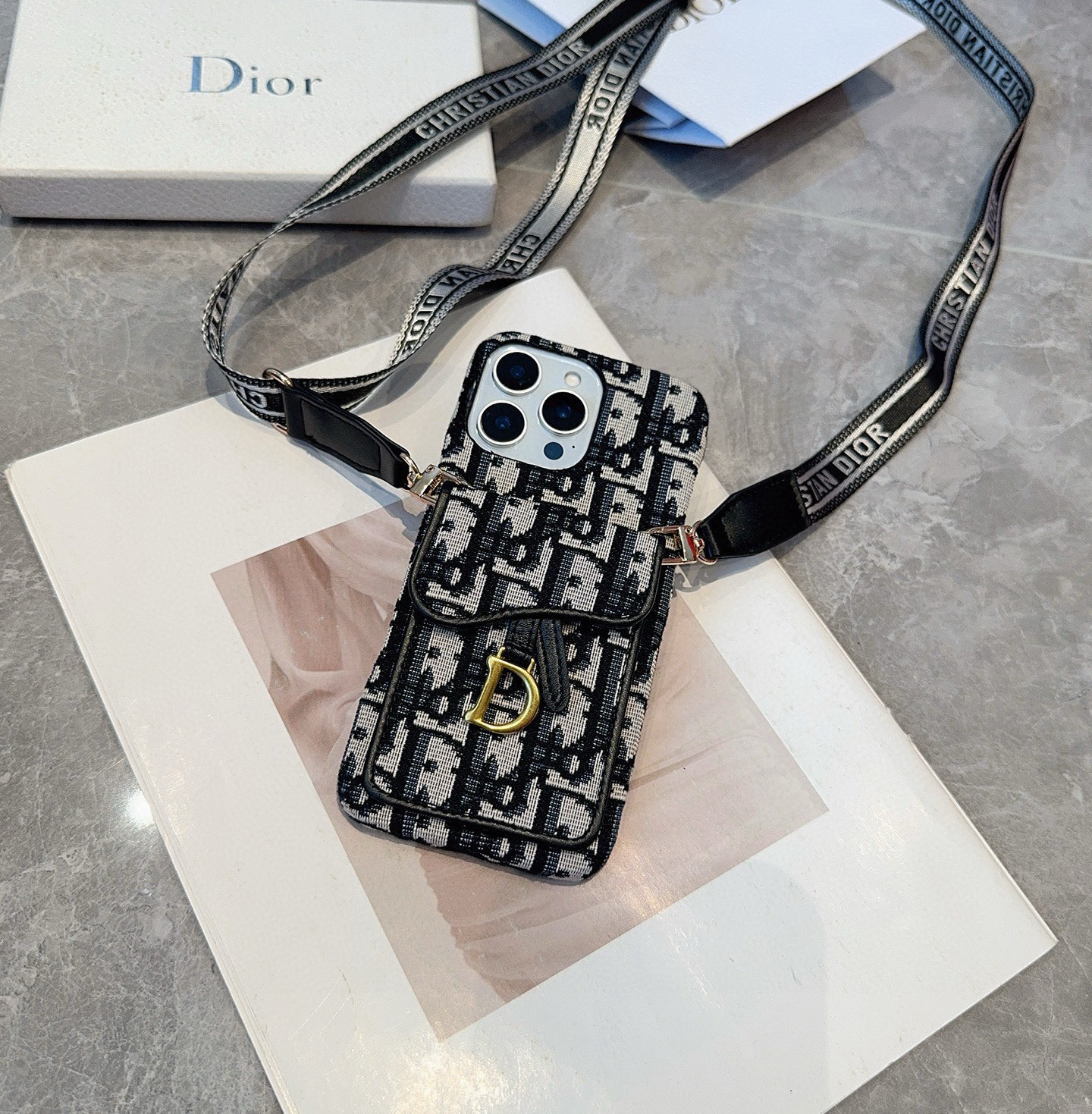 【DIOR公式】マンゴーバッグデザイン カード挿入可能＆スマホケース一体型