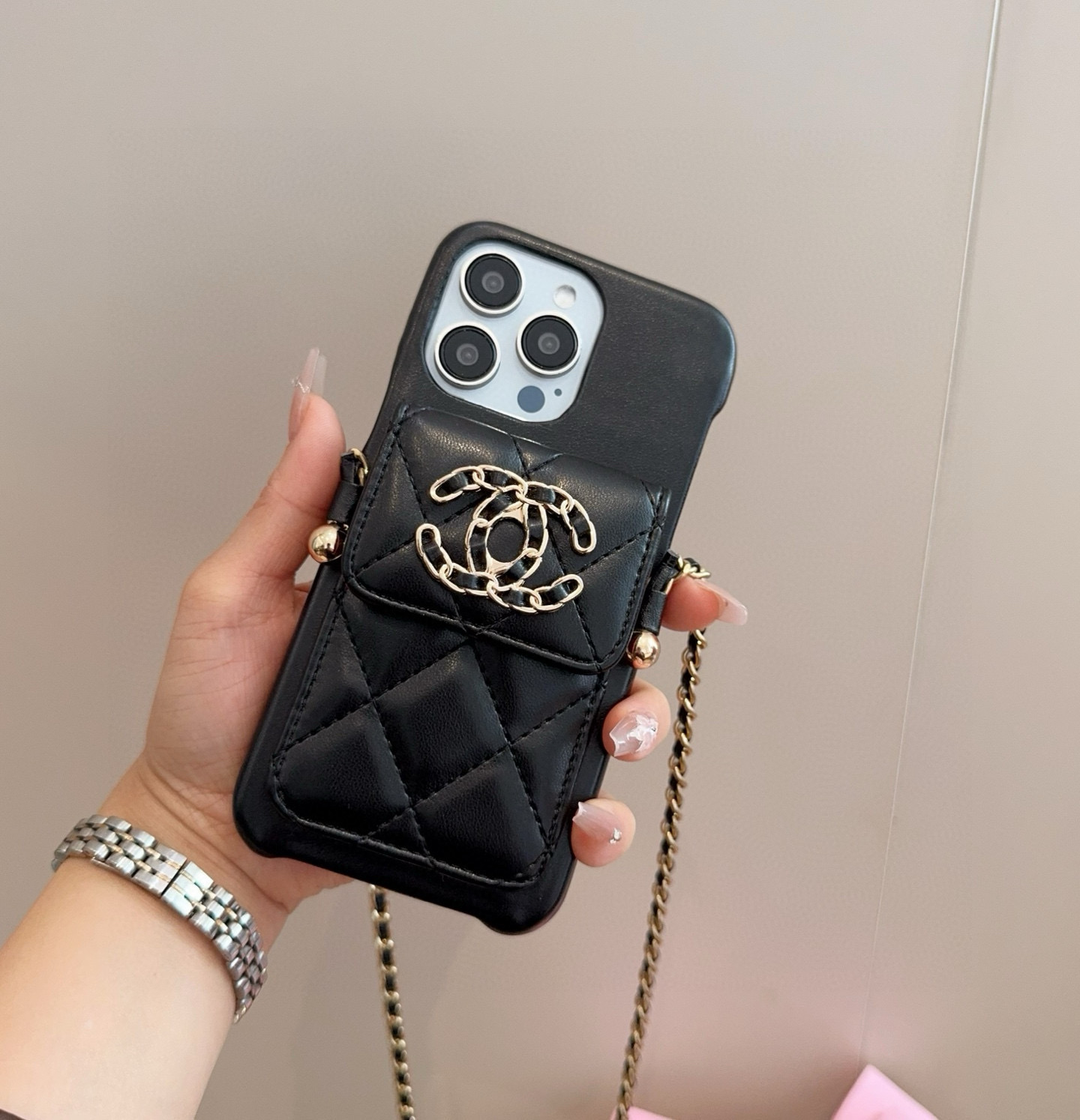 【CHANEL公式】C19シリーズ 3-in-1カードホルダー付きスマホケース