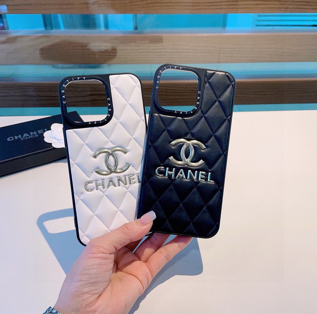 【CHANEL公式】ダブルレーザー彫刻メラードカラー スマホケース