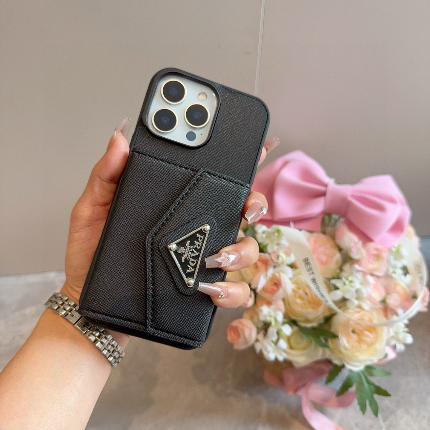 【PRADA公式】クロスストライプ3折風琴カードホルダー付きスマホケース