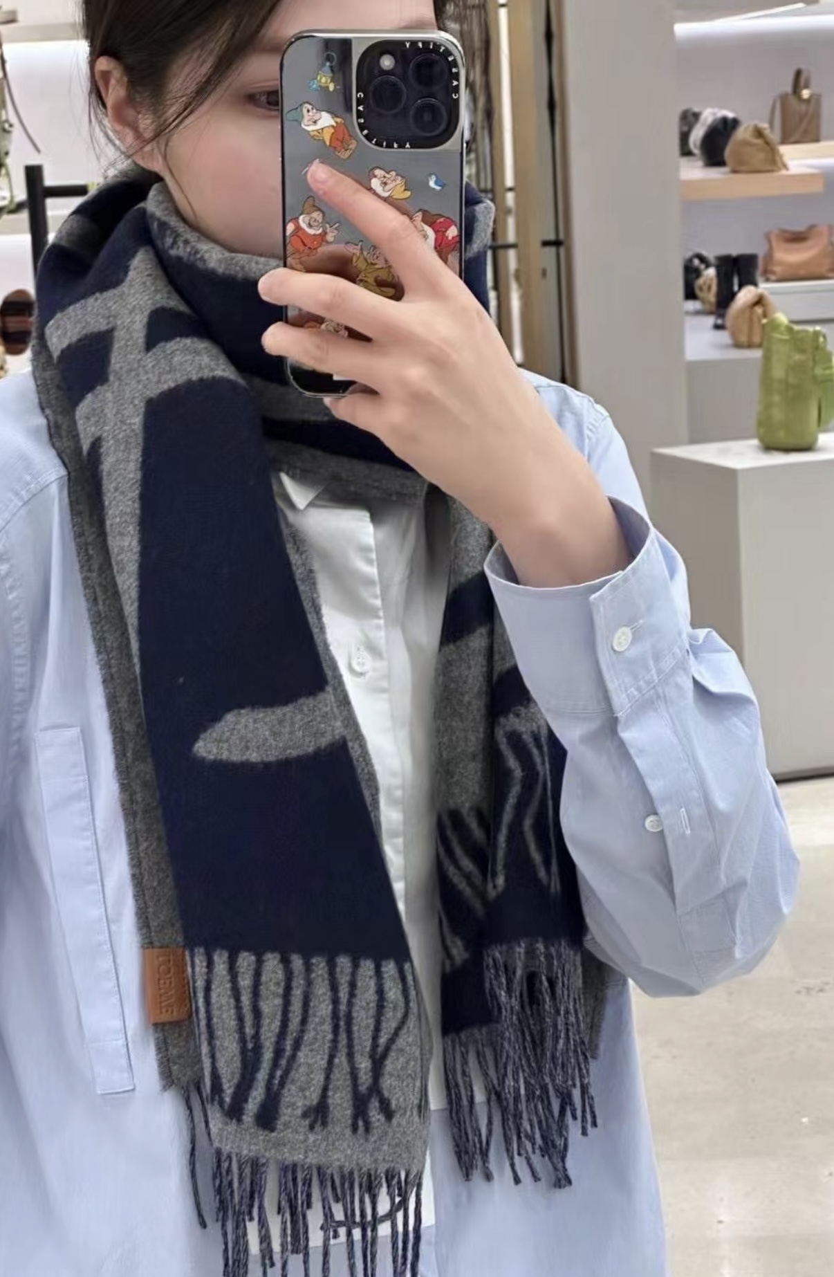 LOEWE公式】2025年限定「バルセロナ・ミルクティー」ウールスカーフ