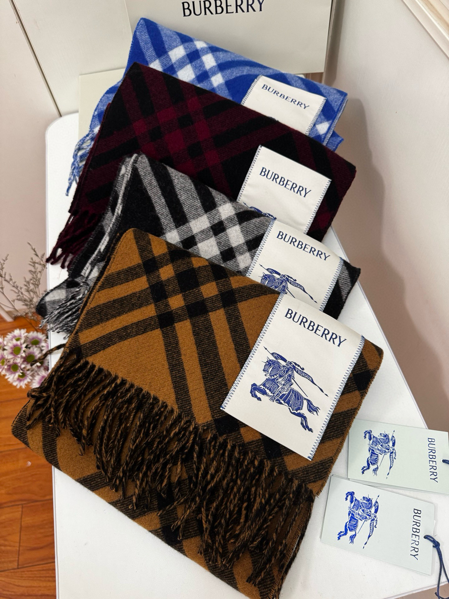 BURBERRY公式】2025秋冬限定「スコットランド・チェック・フローリング」ダブルフェイスウールスカーフ  30×168cm(流苏付き)/100%スコットランド産メリノウール/伝統工芸×モダンデザイン**