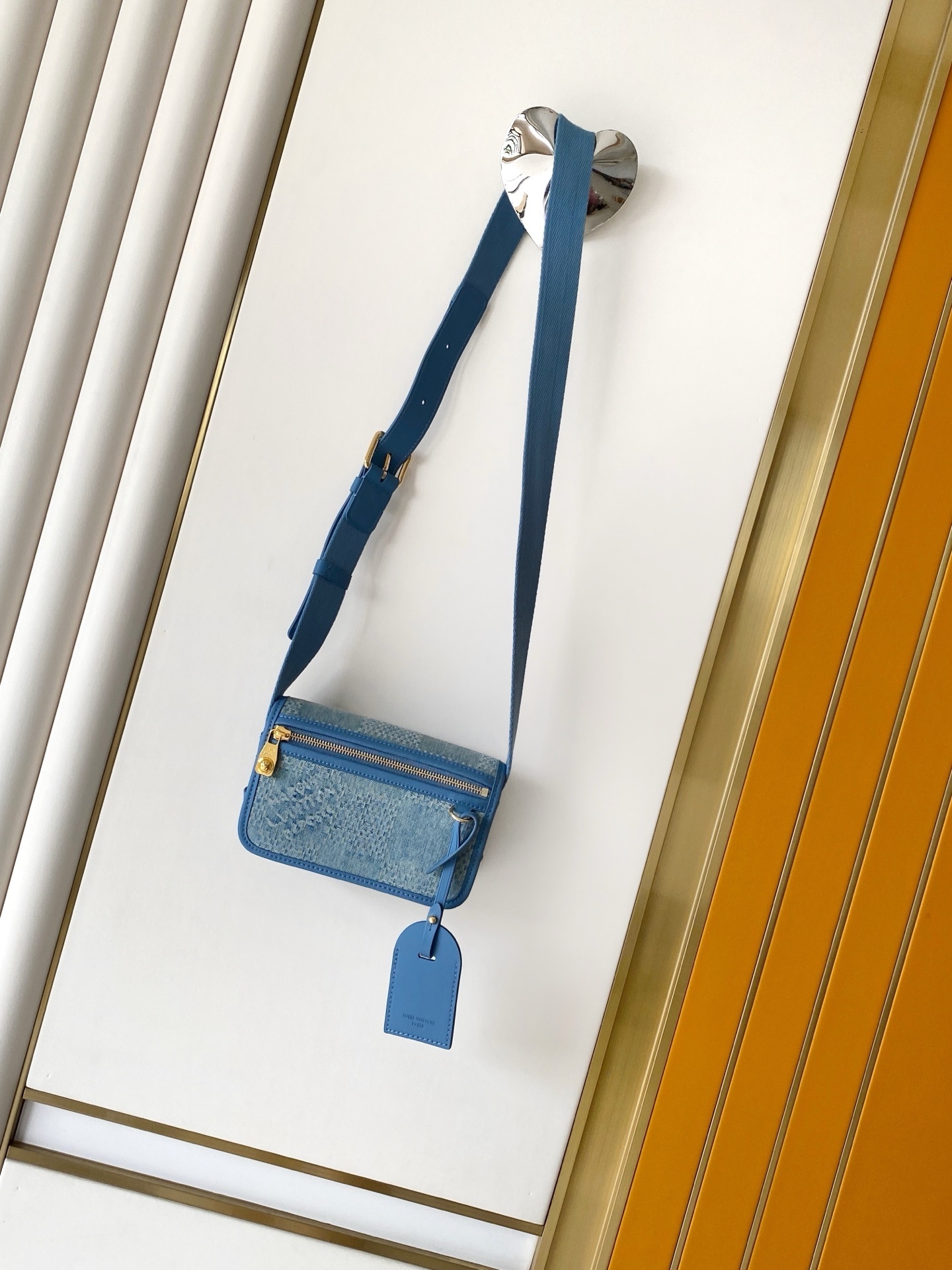 ルイ・ヴィトン 公式発売｜ボスポールミニ ダミエデニム3D×革仕上げ✨ファッション×機能の融合