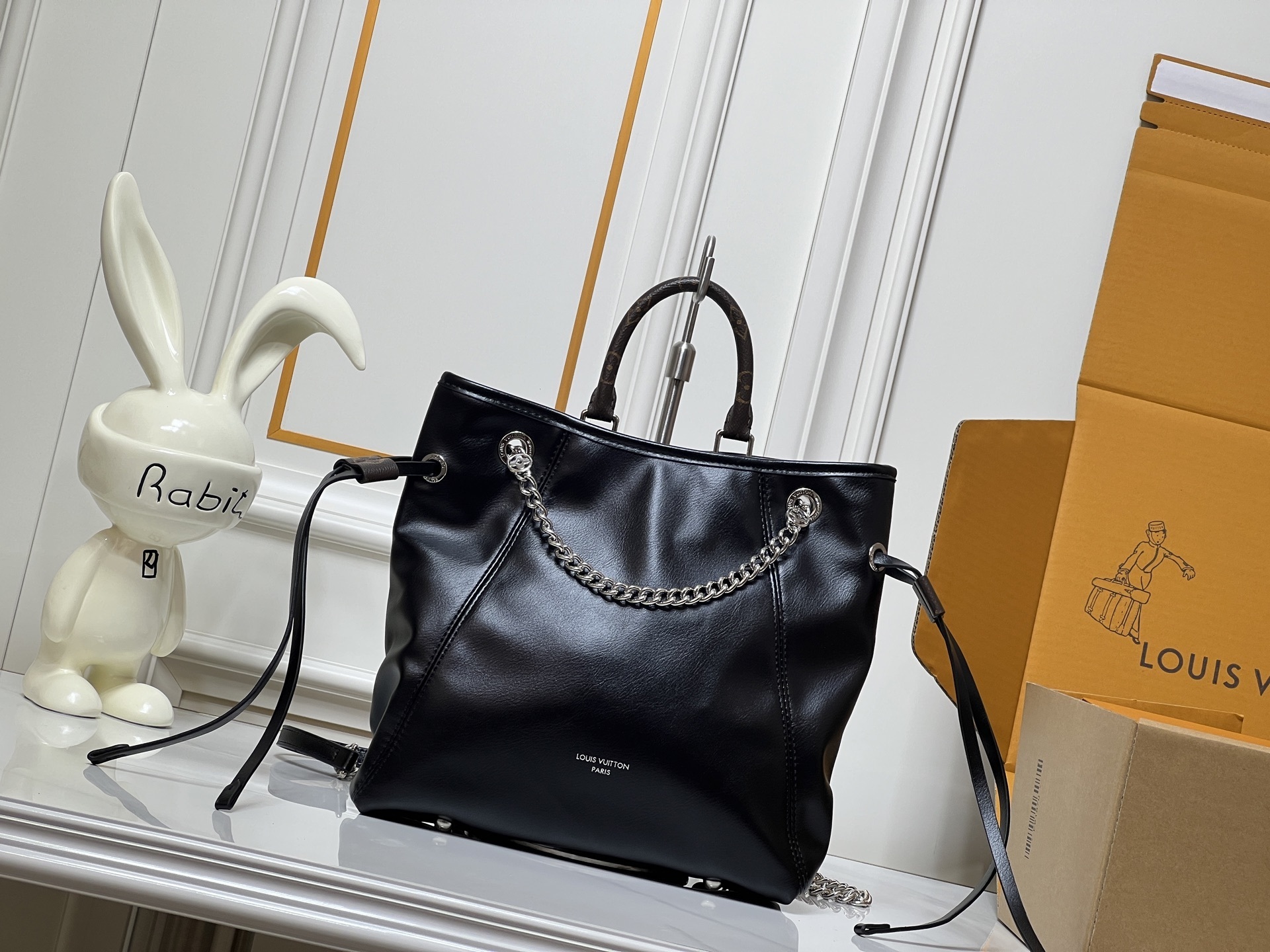 ルイ・ヴィトン Vibeシリーズ発売｜オフデューティ ダブルショルダーバッグ✨羊革の上質感とLVサークルロゴの煌めき