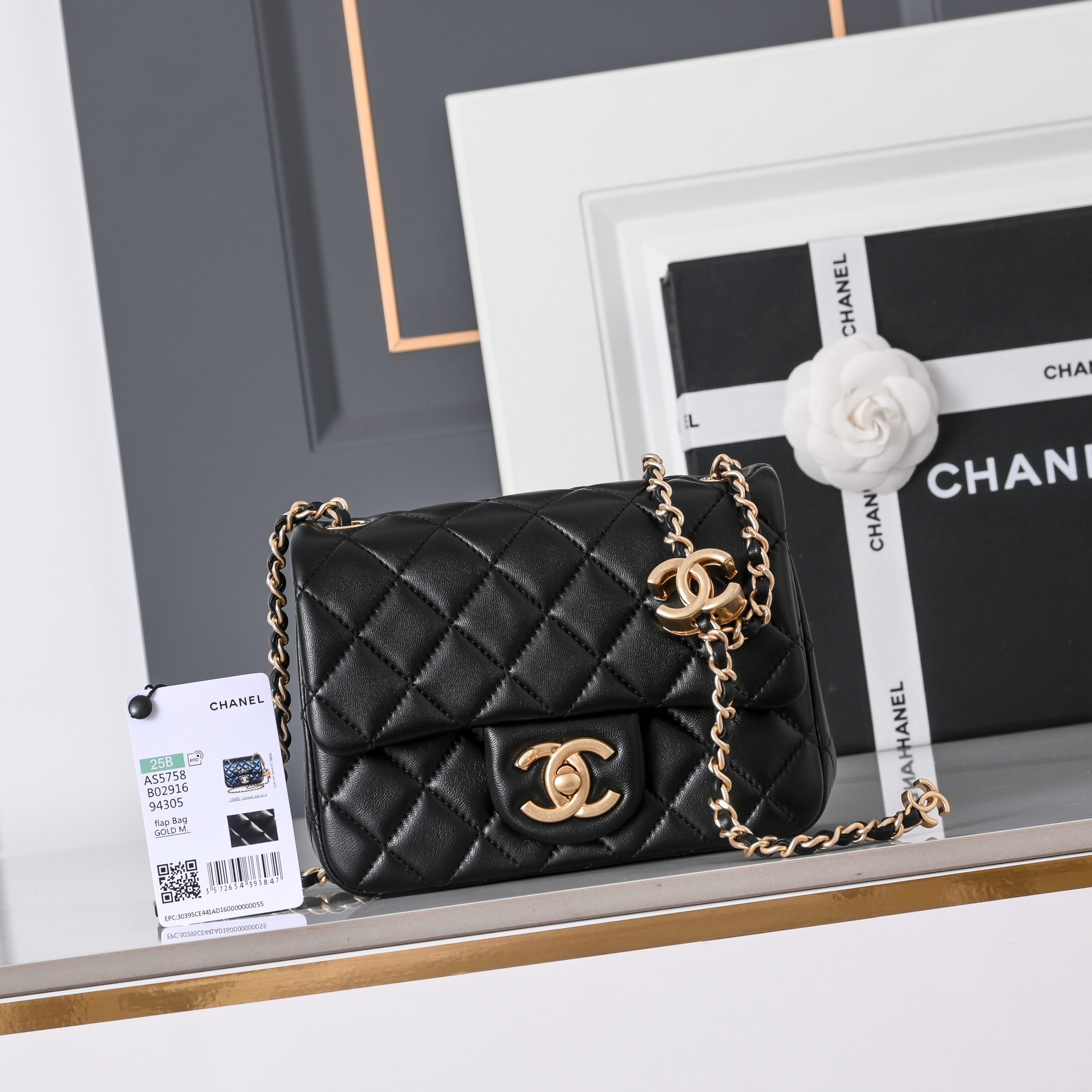 【CHANEL】25B 新型 クラシックフラップ ダブルC ラムスキン ゴールド金具 ショルダーバッグ レディース