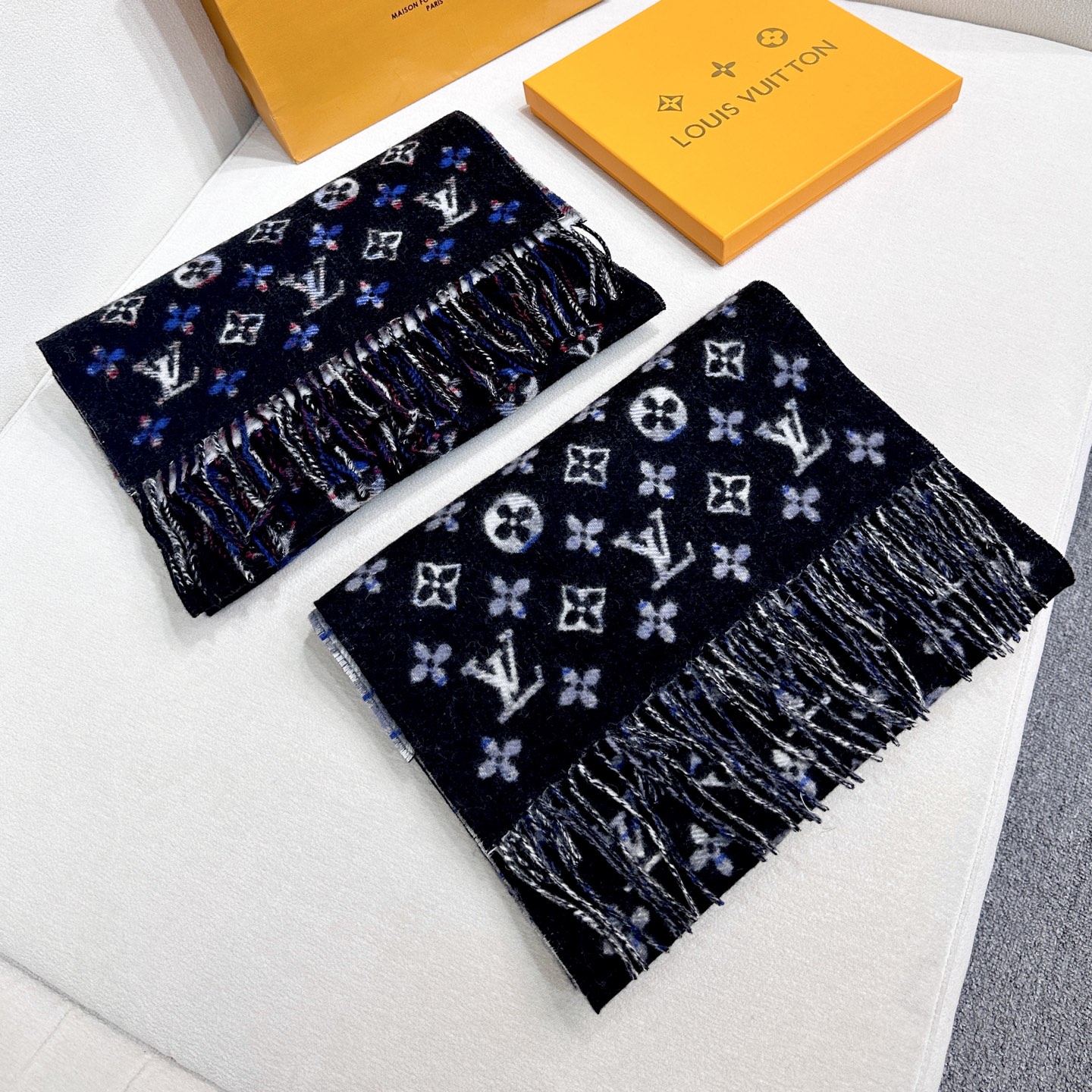 ルイ・ヴィトン公式コレクション 100%ヤギの毛 ダブルフェイス『グラデーションモノグラム』30×180cm クラシック&モダンを融合した限定スカーフ