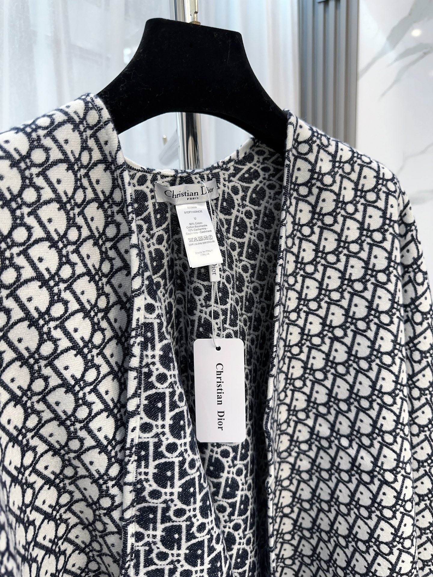 ディオール公式コレクション 57%カシミヤ×43%ウール ダブルウィーブ『CDロゴジャカード』140×140cm ハイエンドアートスカーフ 三重機能性と極上素材の融合