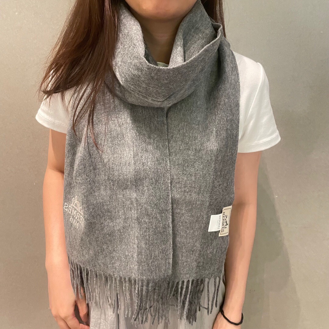 エルメス公式コレクション 100%カシミヤ ダブルフェイス『クラシック・エンブレム』32×180cm ハイエンドスカーフ 稀少な輸出専用生地と職人技の極致