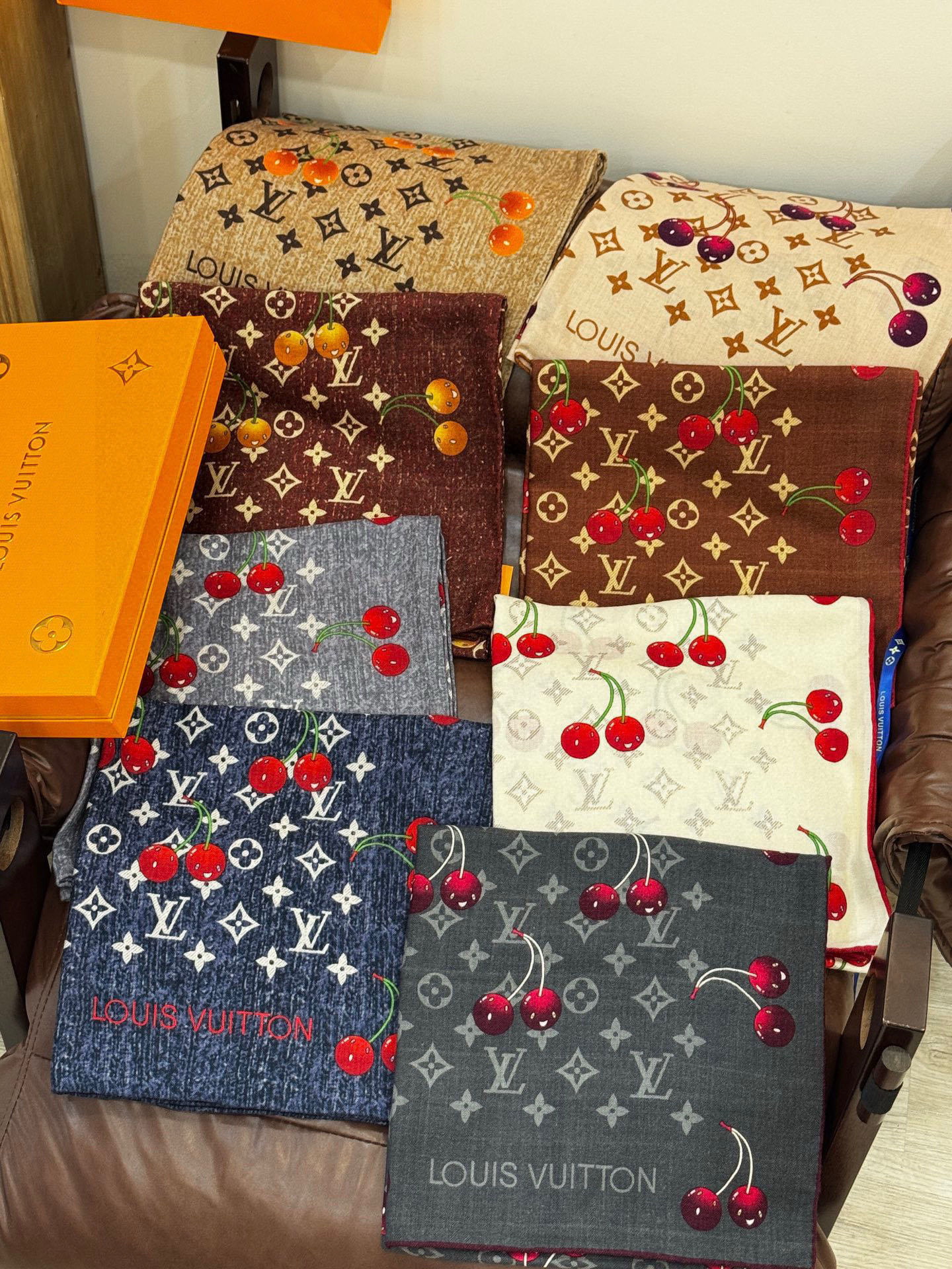 ルイ・ヴィトン×村上隆コレクション 100%ベロアダブルフェイス『セリーズ・モノグラム』140×140cm ハイエンドスカーフ 限定生産