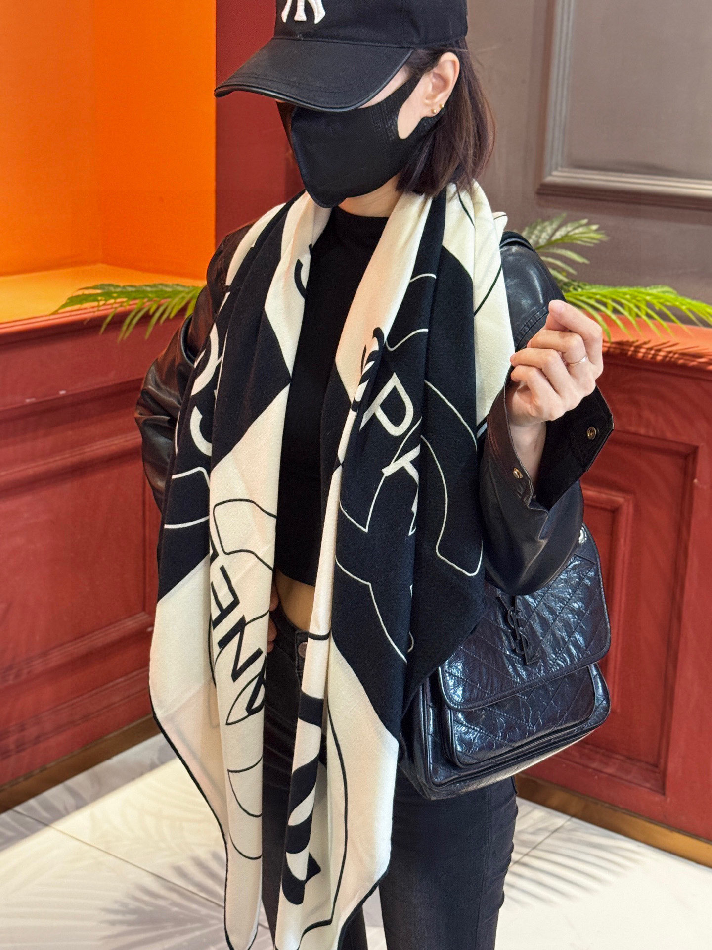 シャネル 2025-2026秋冬コレクション 140ダブルフェイス同色シルク ウールスカーフ