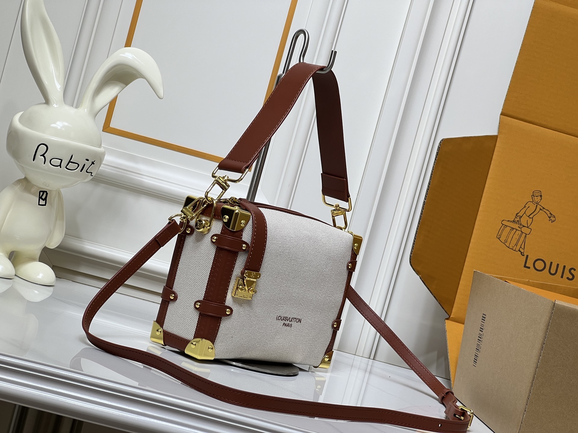 【限定生産】ルイ・ヴィトン「サイドトランク ミッドサイズ」ナチュラルキャンバス×Sロック|コントラストレザー×硬箱スタイルで都会のライフスタイルを提案