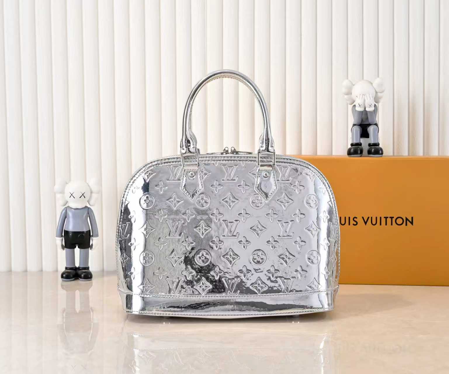 【限定モデル】ルイ・ヴィトン「LVSki アルマ グランド」典蔵ハードケース×モノグラムミロール｜レトロフューチャリズムの美学｜冬の都会派ラグジュアリー