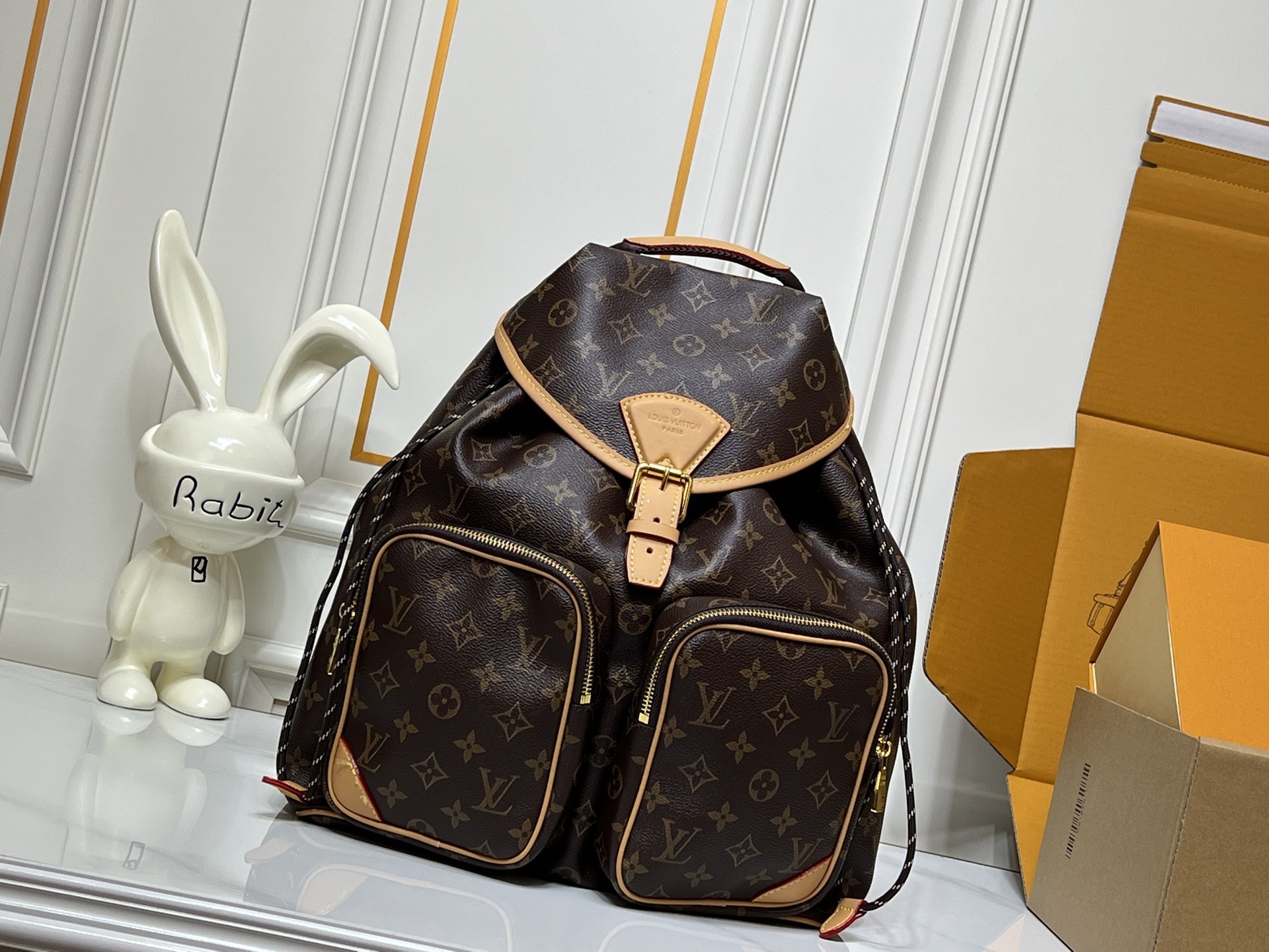 【ルイ・ヴィトン】Montsouris Cargo リュック｜モノグラム帆布×丸みを帯びたデザイン｜抽绳式開閉＆快適ショルダーストラップ搭載