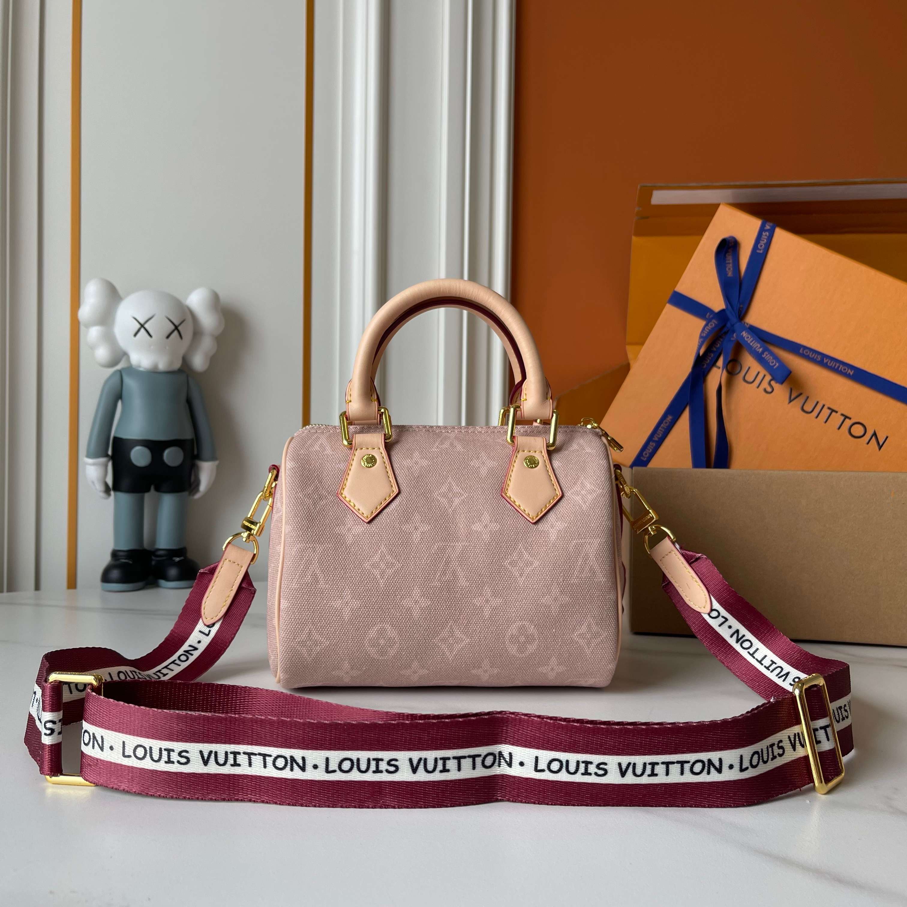 ルイ・ヴィトン スピーディ20 バンドゥリエ メゾン×グレース・コディントンコラボレーション ―メイオグラム帆布に猫の遊び心、フレンチ&ジャパニーズデザインの共鳴―